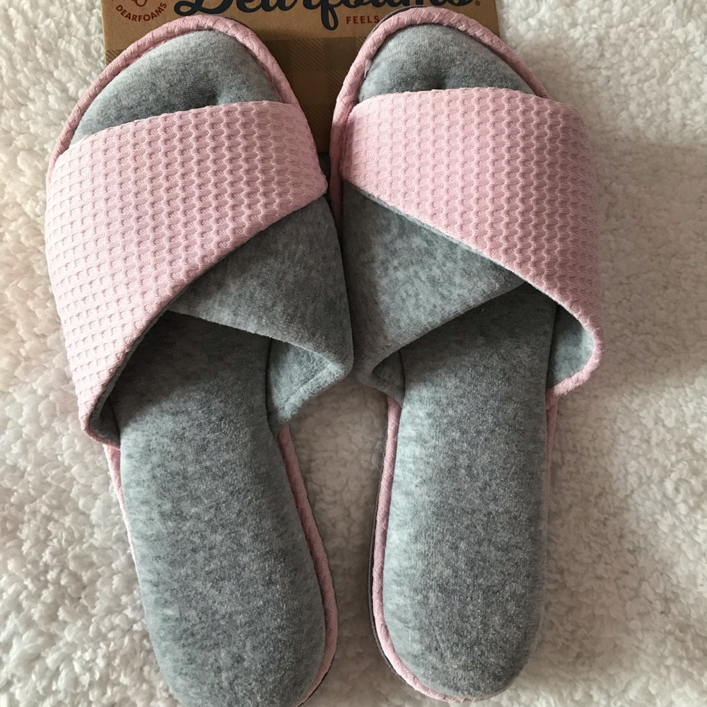 New with tags Dearfoam Slippers